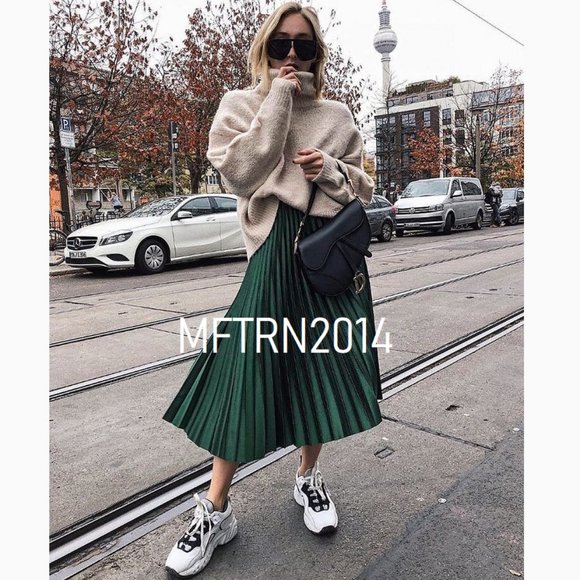 ZARA Metallic Pleated Skirt - Picture 2 of 15